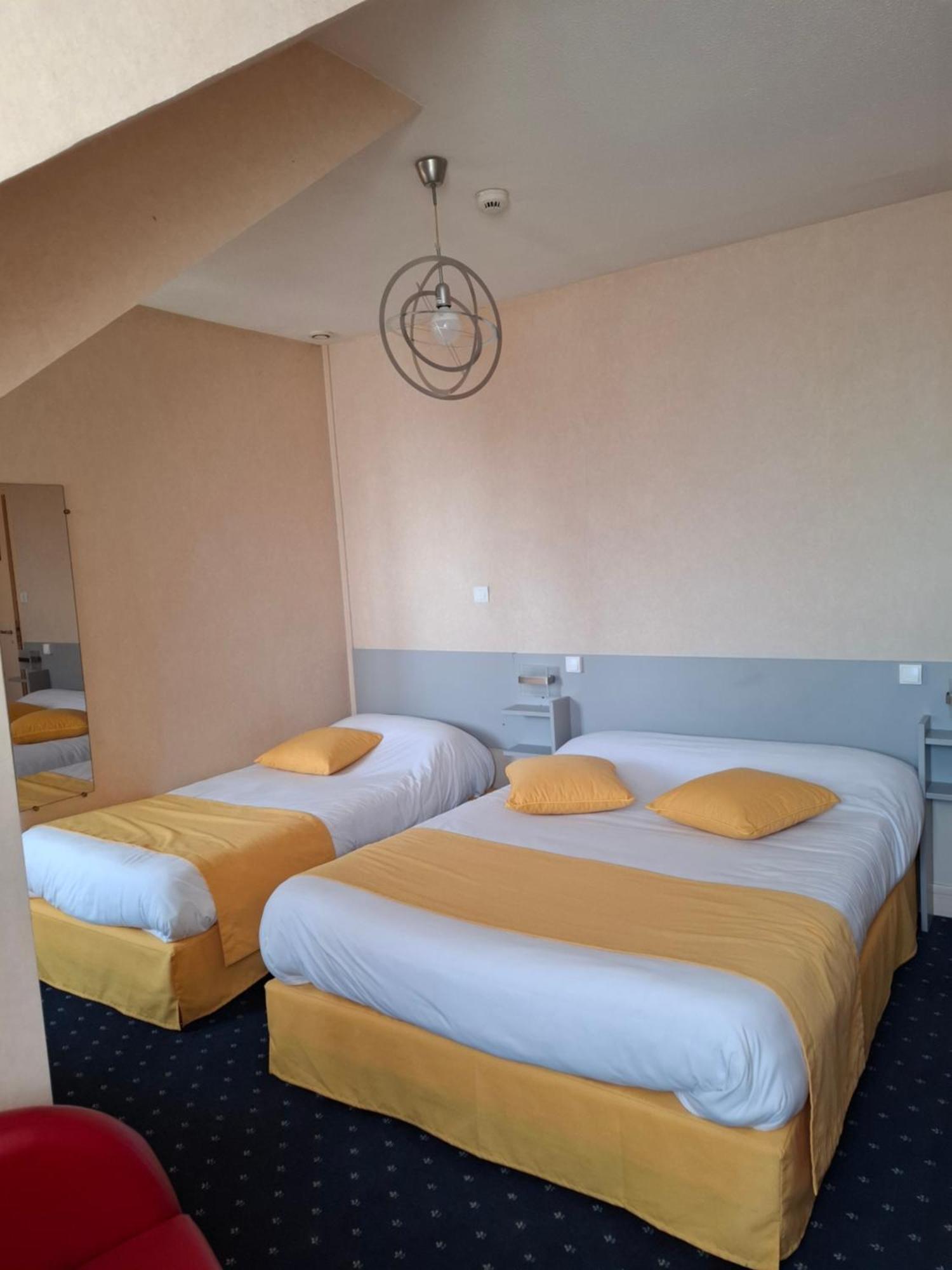 Logis De La Barque Hotel 2*