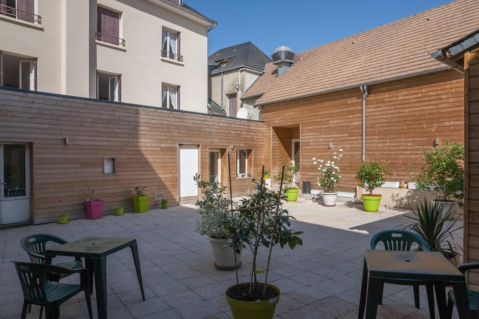 Logis De La Barque Hotel