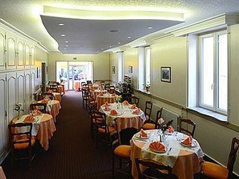 Hotel Logis De La Barque 2*