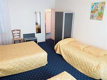 Logis De La Barque Hotel 2*